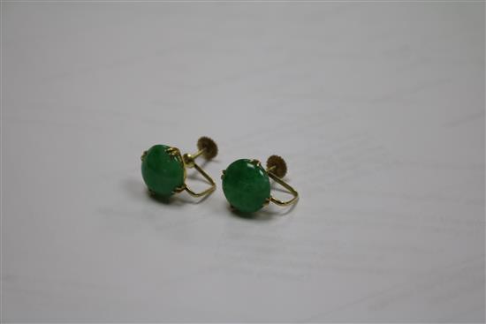 A pair of yellow metal and jade ear clips and a simulated jade pendant.